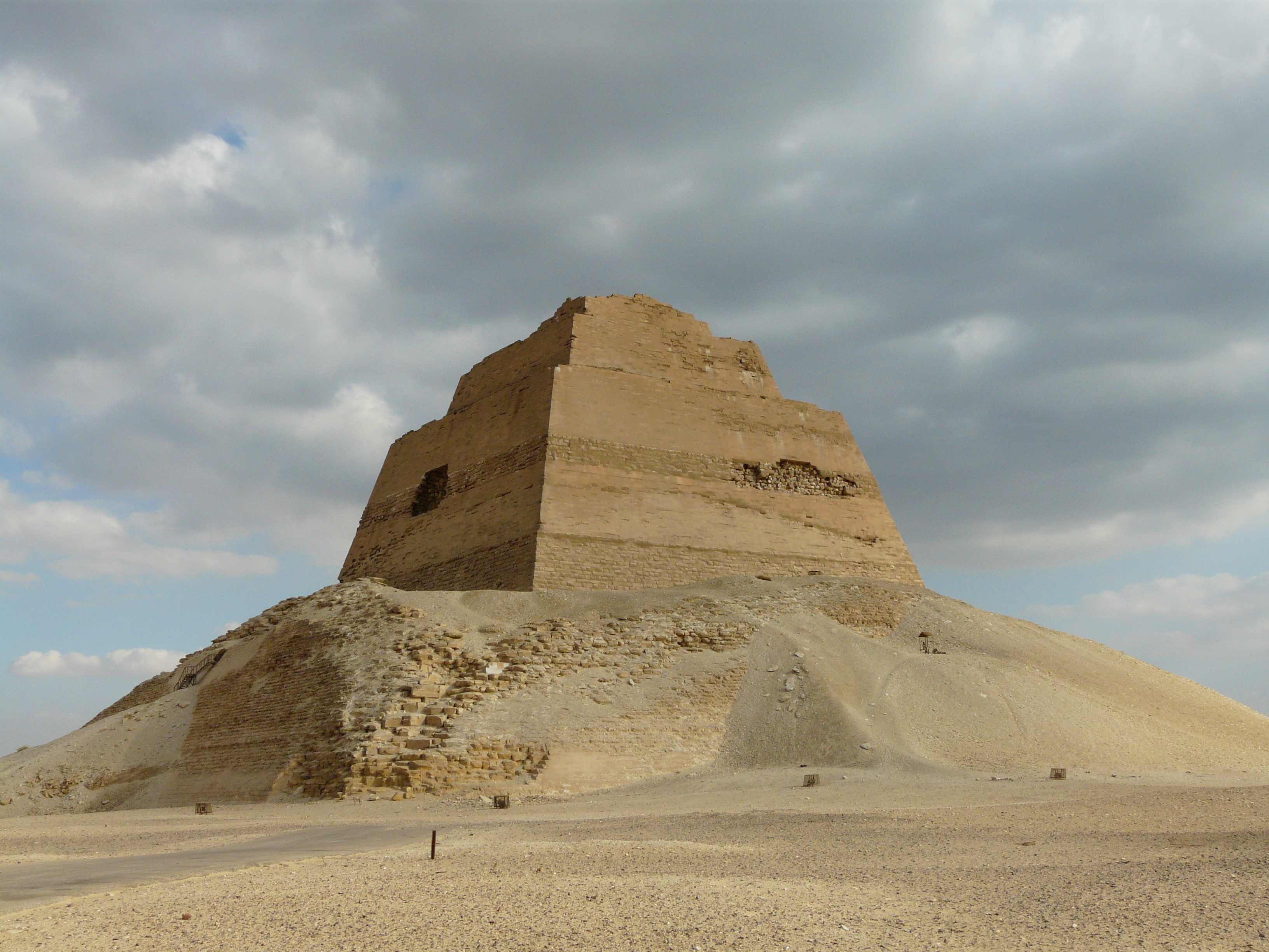 Collapsed pyramid at Meidum